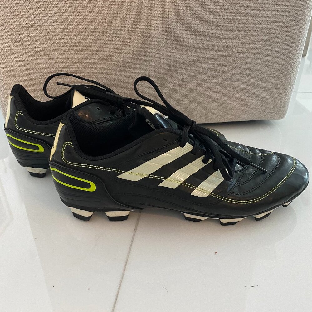 Addidas Men's Soccer Cleats and Socks Black/White Size 10
